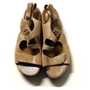 Women clark's artisan tan sandals Sz 7.5
